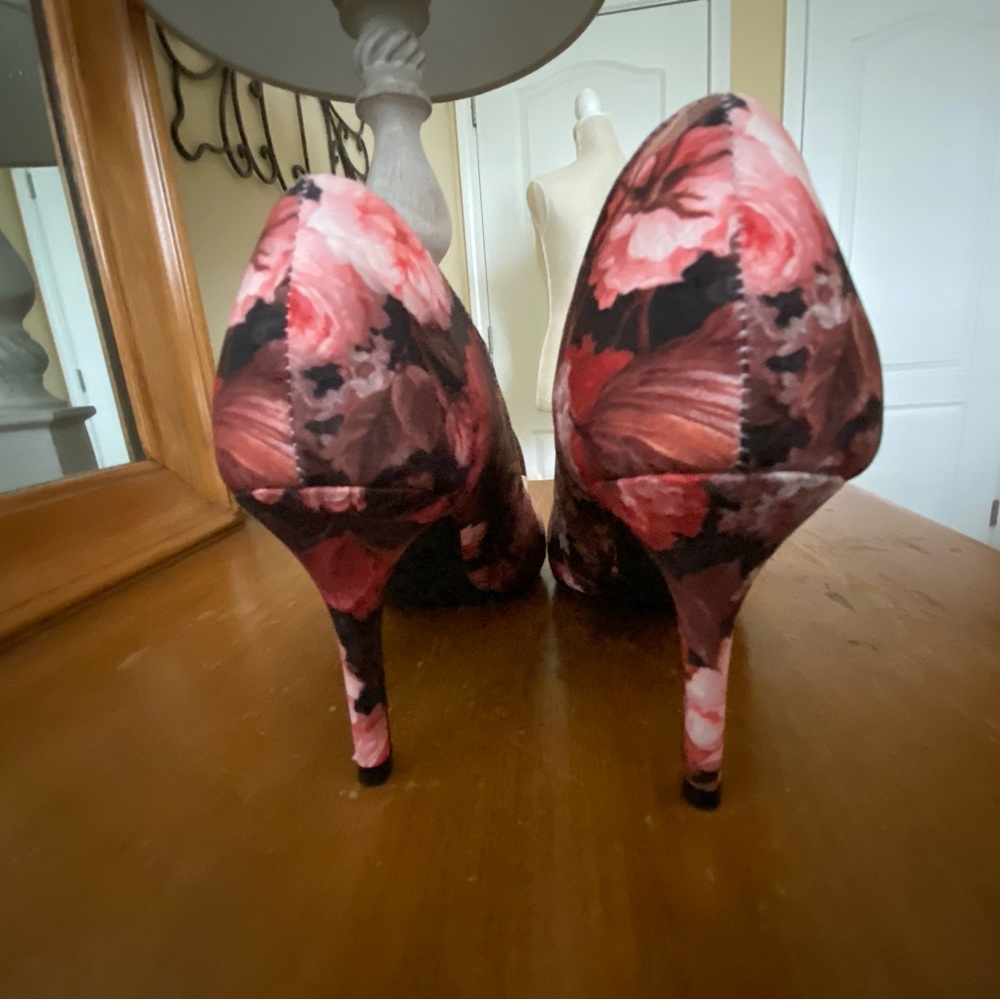 Linea Donna Floral Pumps 6M